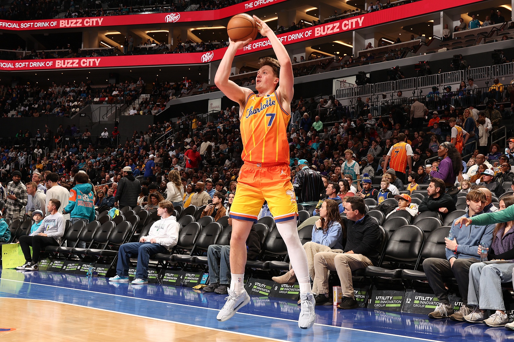 亚博体育平台-【菜鸟】克尼佩尔19分7板4助 双向西塞10分13板3帽 科沃德17分2帽